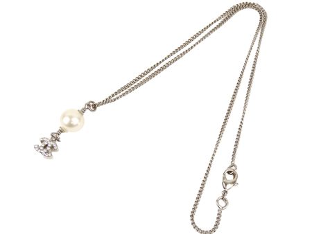 Chanel CC Faux Pearl Pendant Necklace (27965) For Sale