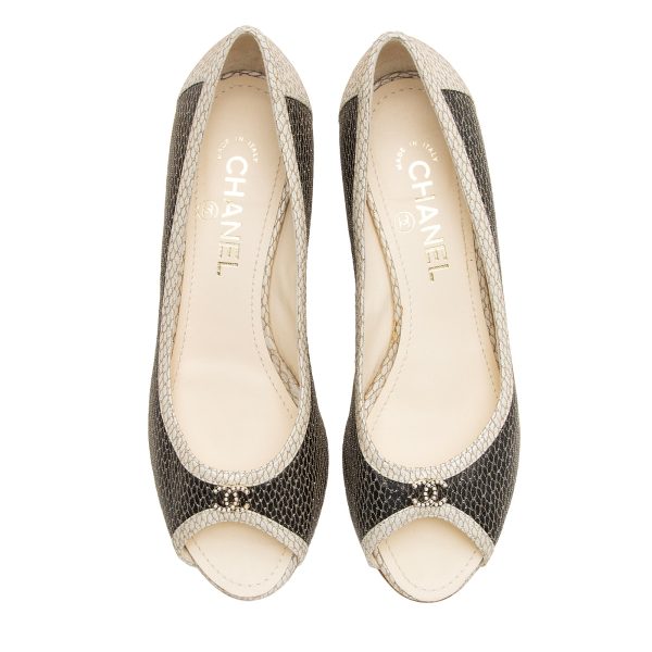 Chanel Calfskin Fishnet Pearl CC Peep Toe Pumps - Size 8.5   38.5 (vEnp7b) Online Sale