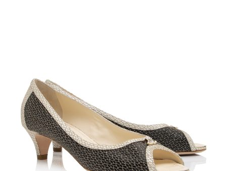 Chanel Calfskin Fishnet Pearl CC Peep Toe Pumps - Size 8.5   38.5 (vEnp7b) Online Sale